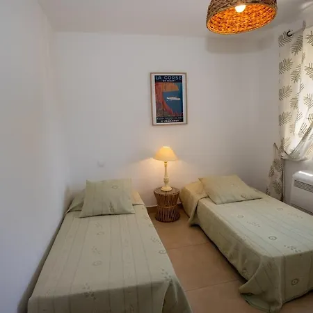 Charmante Avec Piscine Proche Et Вилла *