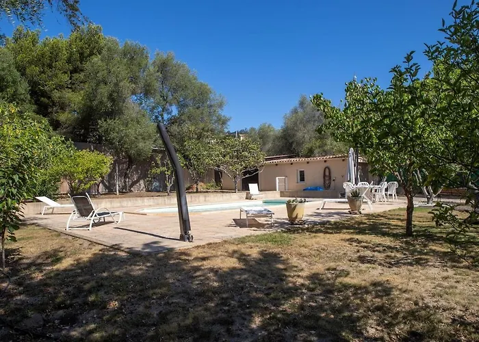 Вилла Charmante Avec Piscine Proche Et *