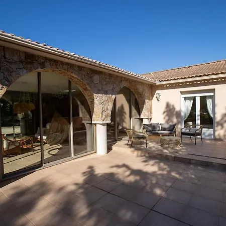 Charmante Avec Piscine Proche Et * 칼비