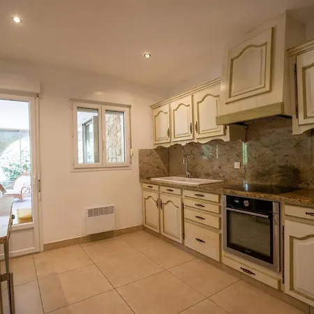 Charmante Avec Piscine Proche Et * 칼비