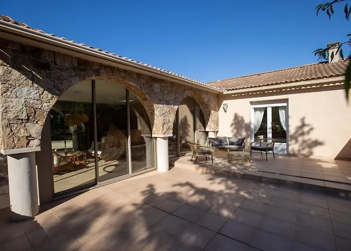 Charmante Avec Piscine Proche Et * Calvi (Corsica)