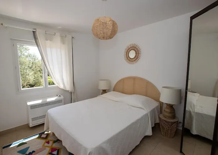 Charmante Avec Piscine Proche Et